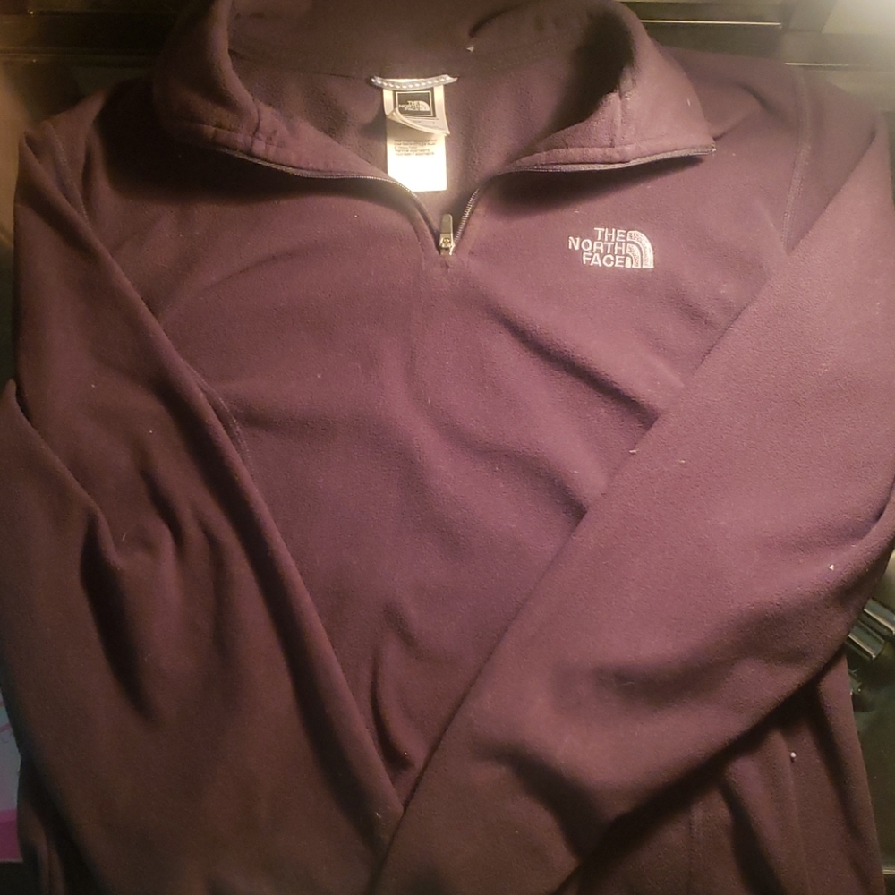 This is a nice new long sleeve half zip up
